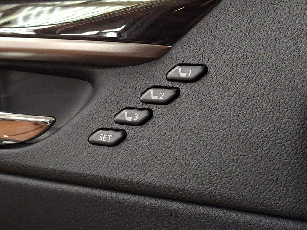 Thumbnail: 2016 Lexus ES - 25