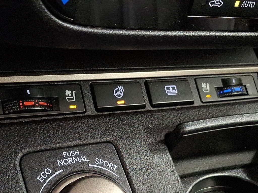 Thumbnail: 2016 Lexus ES - 26