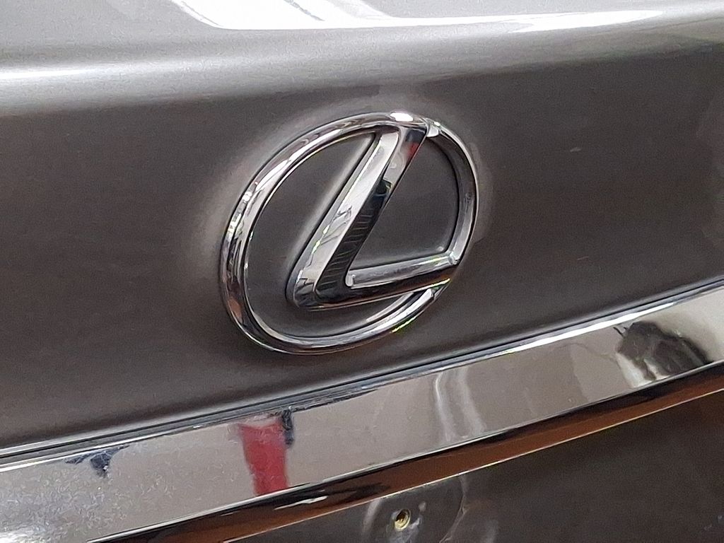 Thumbnail: 2016 Lexus ES - 29