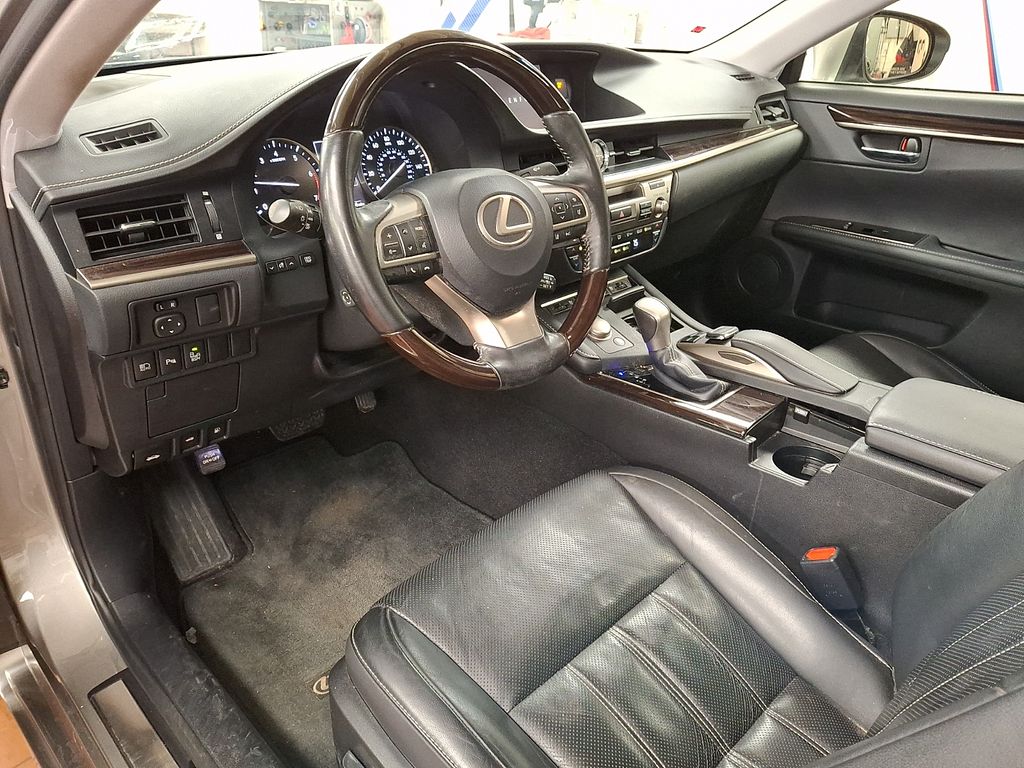 Thumbnail: 2016 Lexus ES - 2