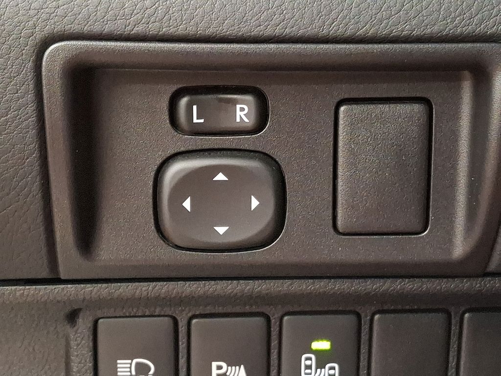 Thumbnail: 2016 Lexus ES - 24
