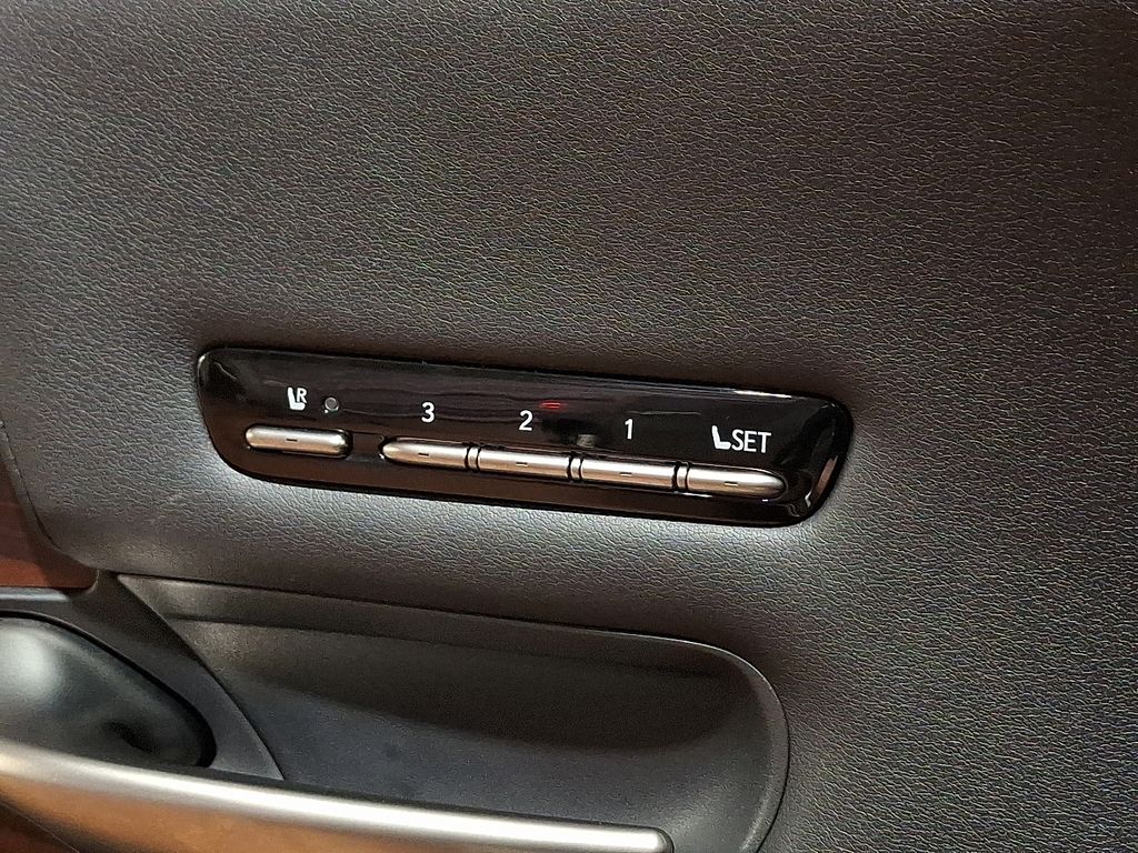 Thumbnail: 2018 Lexus LS - 24