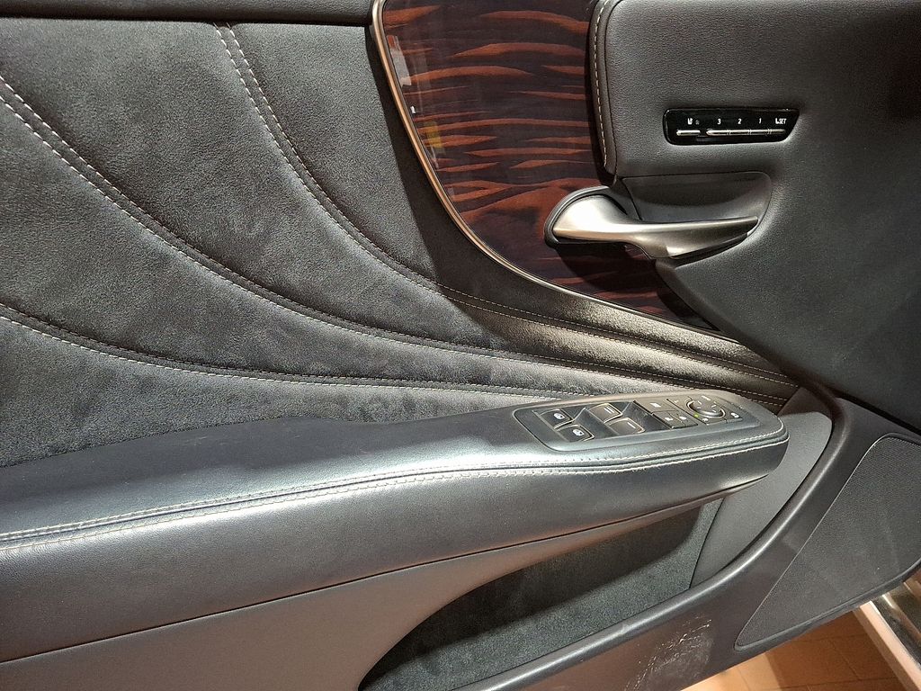 Thumbnail: 2018 Lexus LS - 13