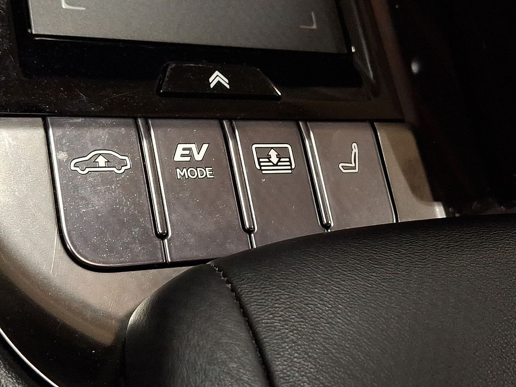 Thumbnail: 2018 Lexus LS - 21