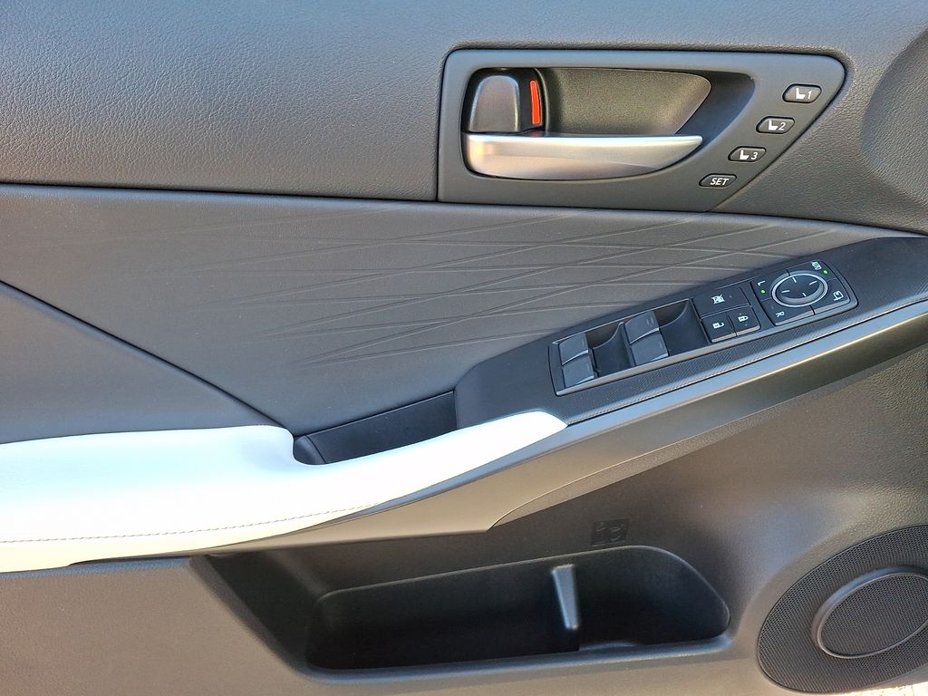 Thumbnail: 2025 Lexus ES - 16