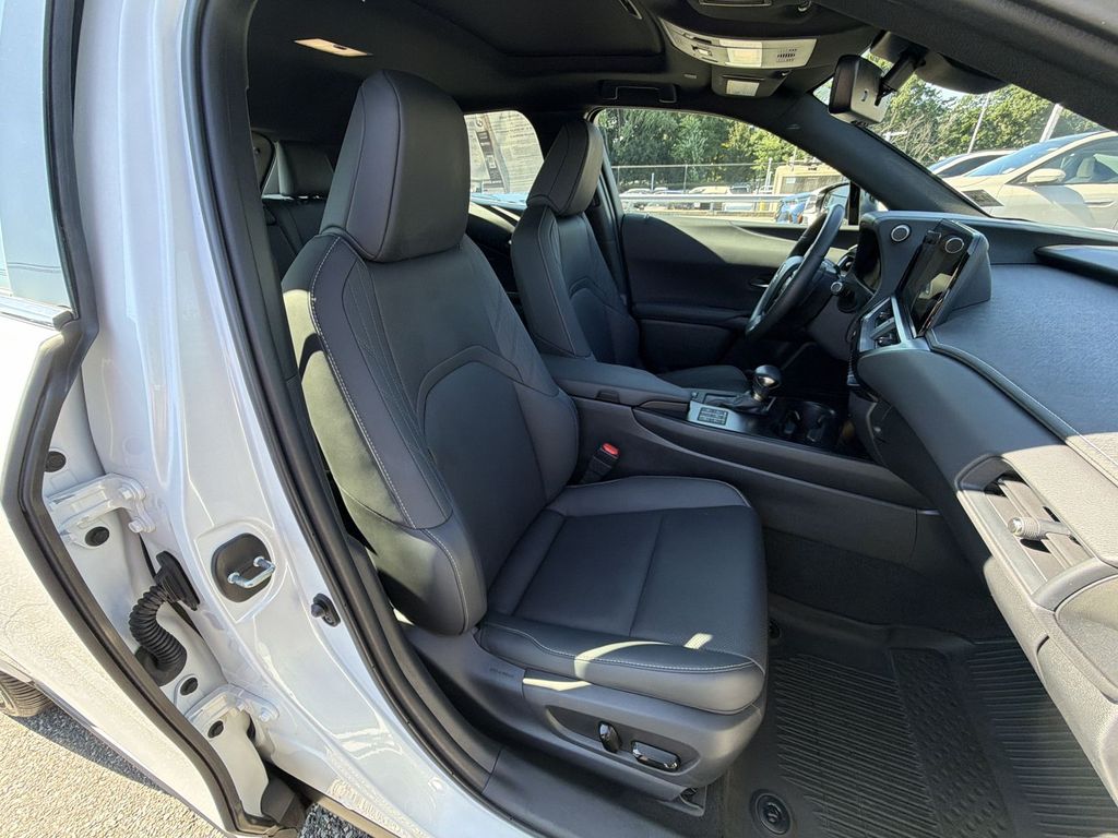 Thumbnail: 2024 Lexus UX - 27
