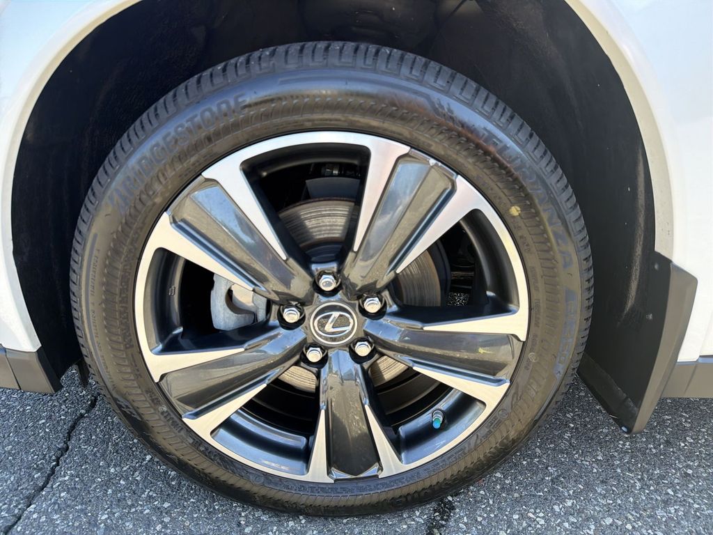 Thumbnail: 2024 Lexus UX - 8