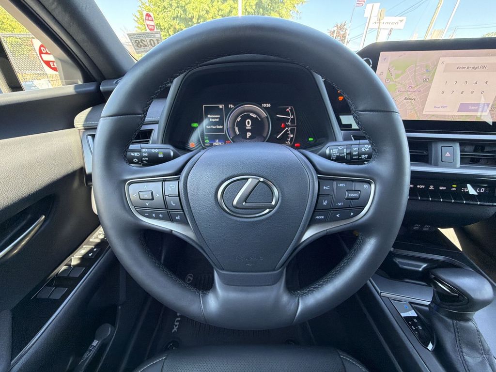 Thumbnail: 2024 Lexus UX - 10