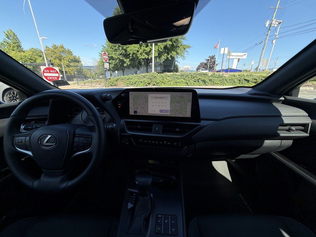 Thumbnail: 2024 Lexus UX - 2