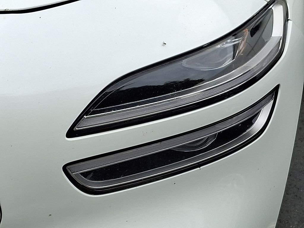Thumbnail: 2022 Genesis G70 - 15