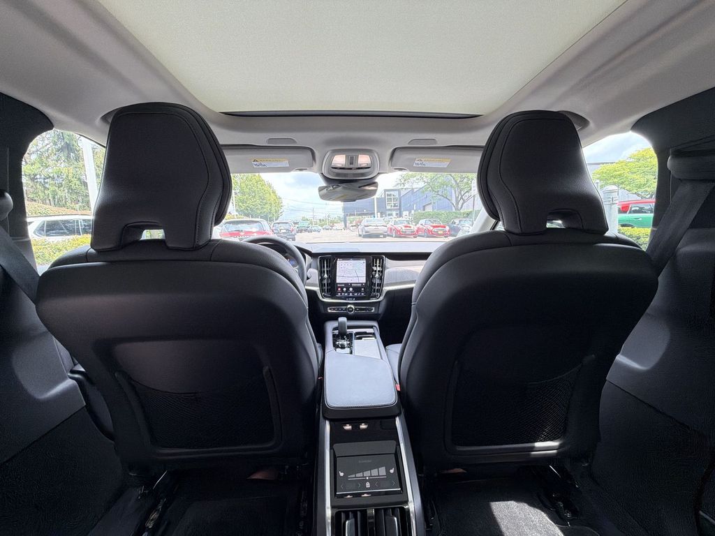 Thumbnail: 2025 Volvo S90 - 13