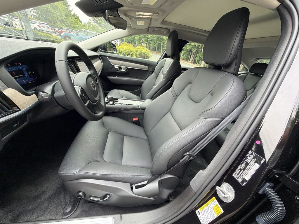 Thumbnail: 2025 Volvo S90 - 12