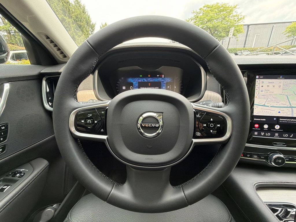 Thumbnail: 2025 Volvo S90 - 10