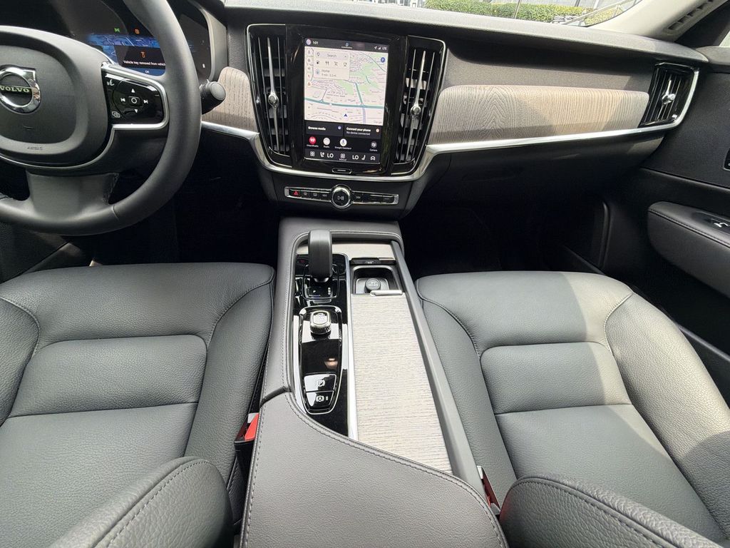 Thumbnail: 2025 Volvo S90 - 14