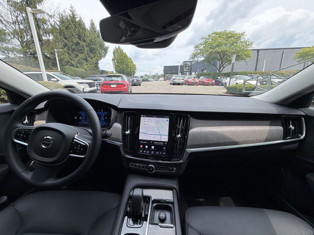 Thumbnail: 2025 Volvo S90 - 2