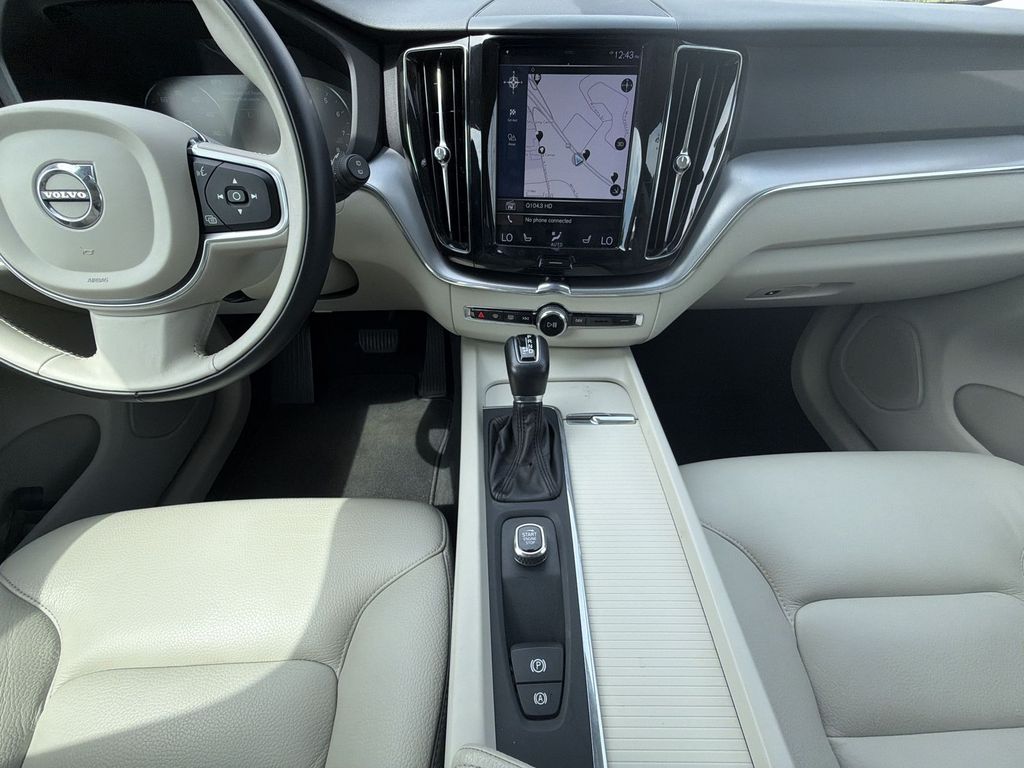 Thumbnail: 2018 Volvo XC60 - 14