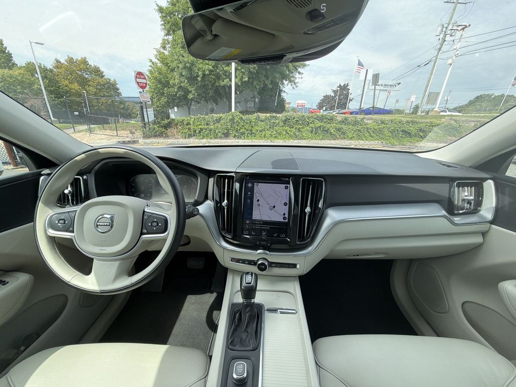 Thumbnail: 2018 Volvo XC60 - 2