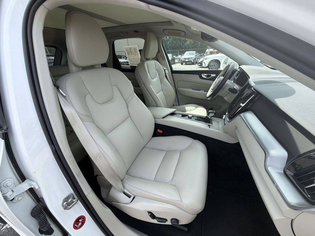 Thumbnail: 2018 Volvo XC60 - 29