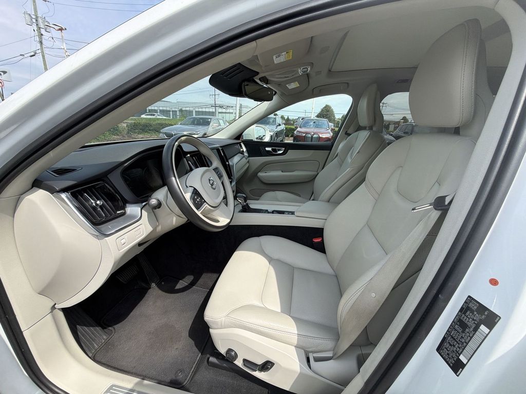 Thumbnail: 2018 Volvo XC60 - 11
