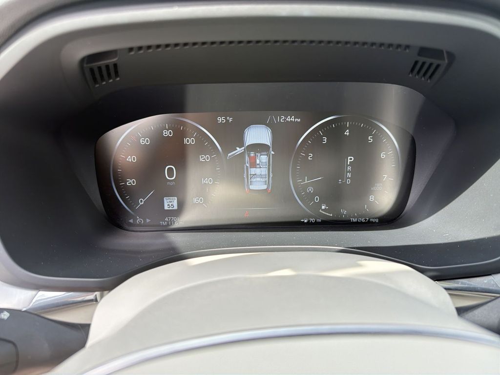 Thumbnail: 2018 Volvo XC60 - 16