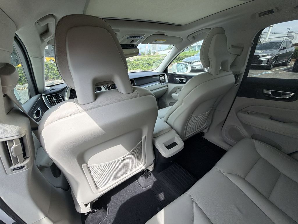 Thumbnail: 2018 Volvo XC60 - 13