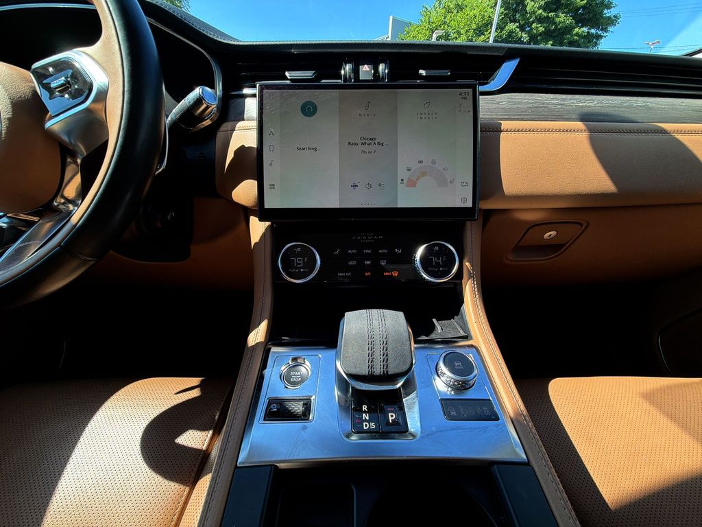 Thumbnail: 2022 Jaguar F-Pace - 14