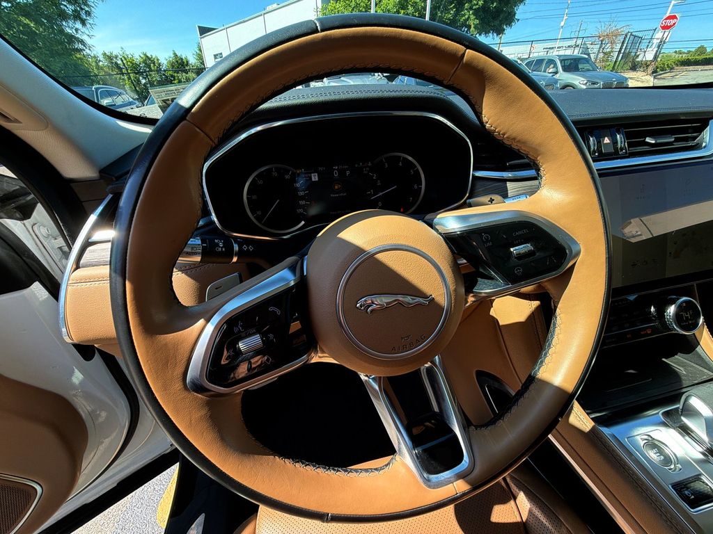 Thumbnail: 2022 Jaguar F-Pace - 10