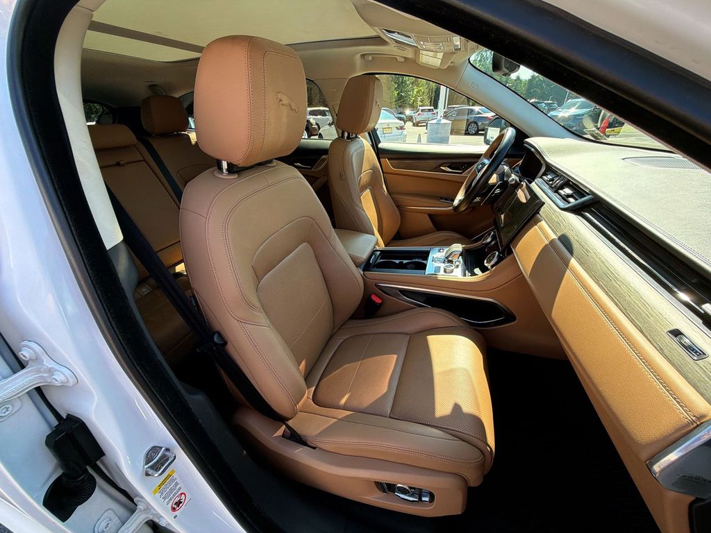 Thumbnail: 2022 Jaguar F-Pace - 12