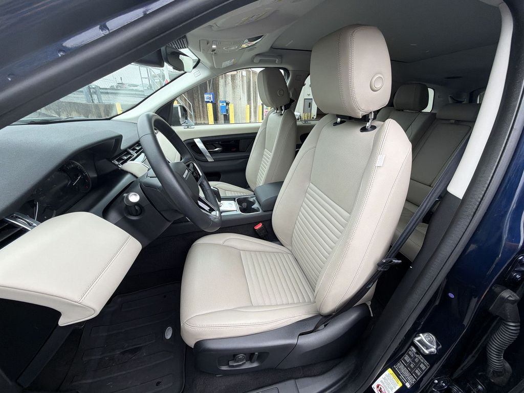 Thumbnail: 2023 Land Rover Discovery Sport - 10