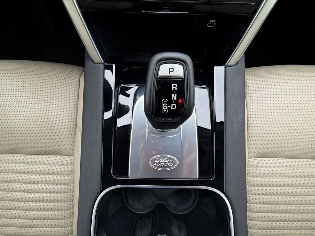 Thumbnail: 2023 Land Rover Discovery Sport - 14