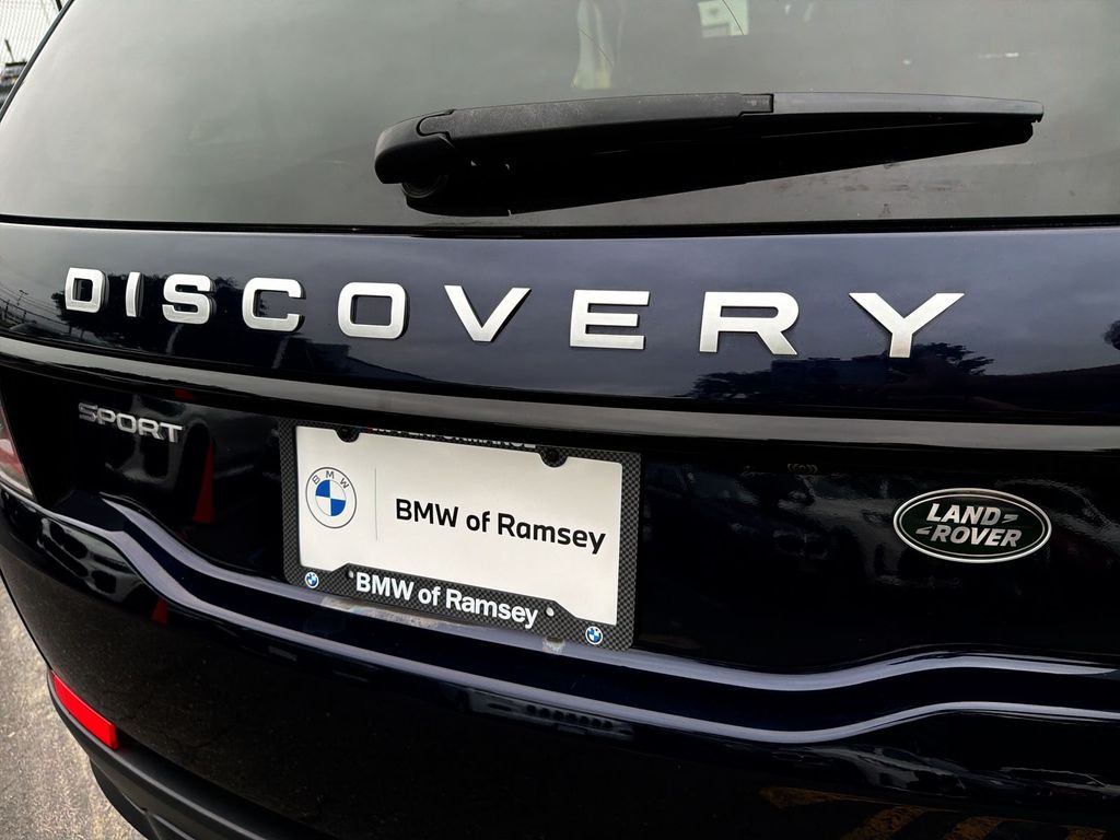 Thumbnail: 2023 Land Rover Discovery Sport - 6