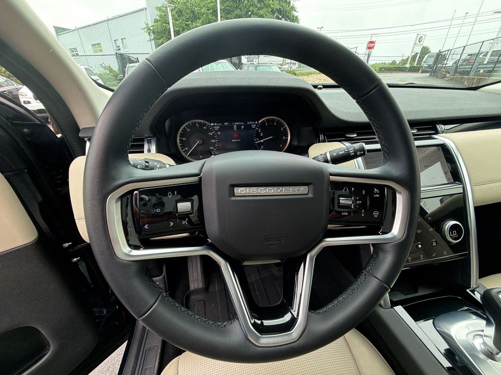 Thumbnail: 2023 Land Rover Discovery Sport - 9
