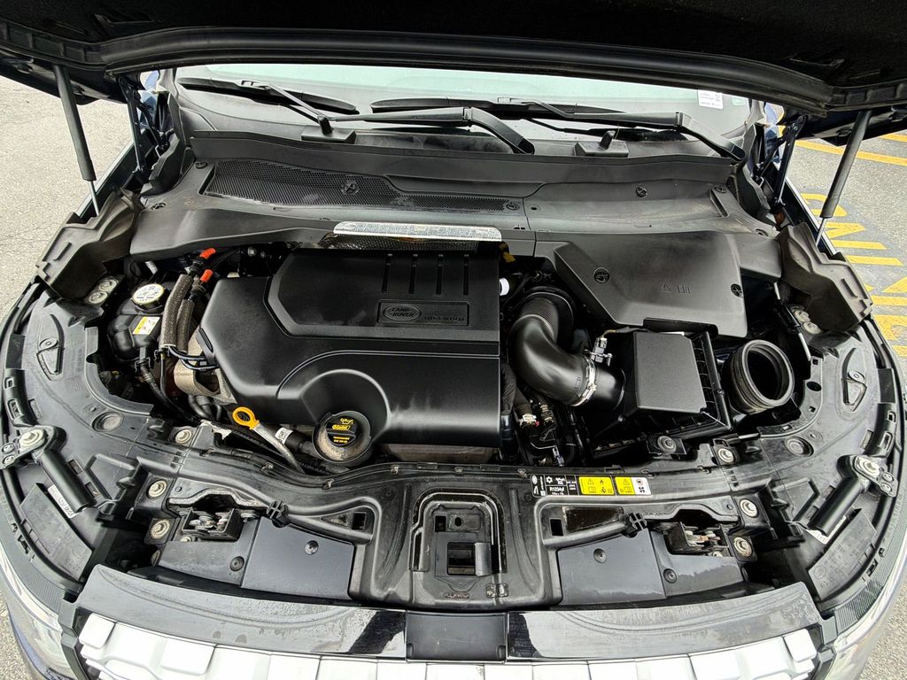 Thumbnail: 2023 Land Rover Discovery Sport - 8