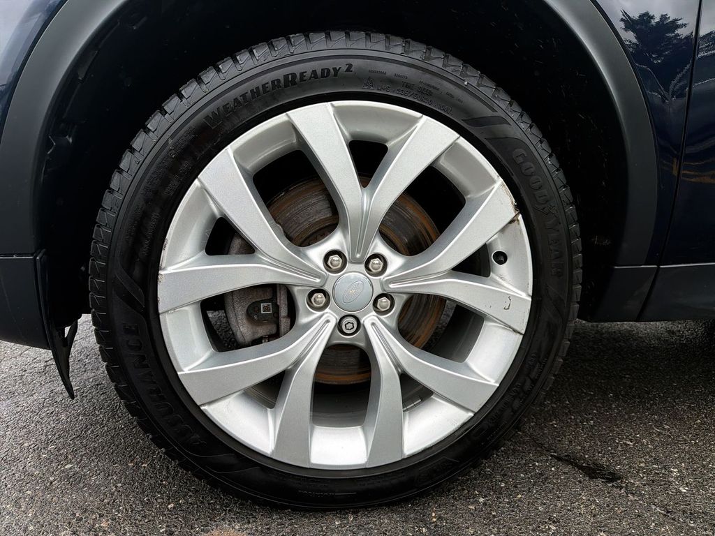 Thumbnail: 2023 Land Rover Discovery Sport - 7