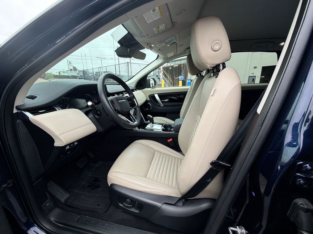Thumbnail: 2023 Land Rover Discovery Sport - 24