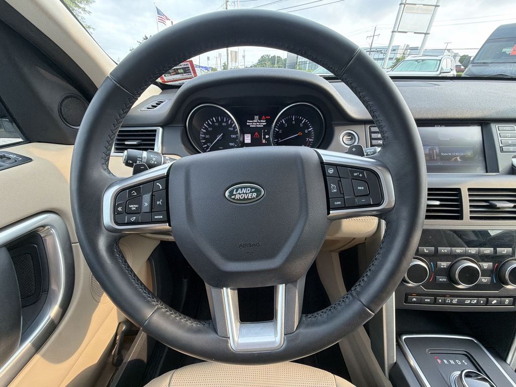 Thumbnail: 2016 Land Rover Discovery Sport - 10