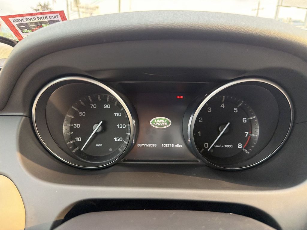 Thumbnail: 2016 Land Rover Discovery Sport - 15