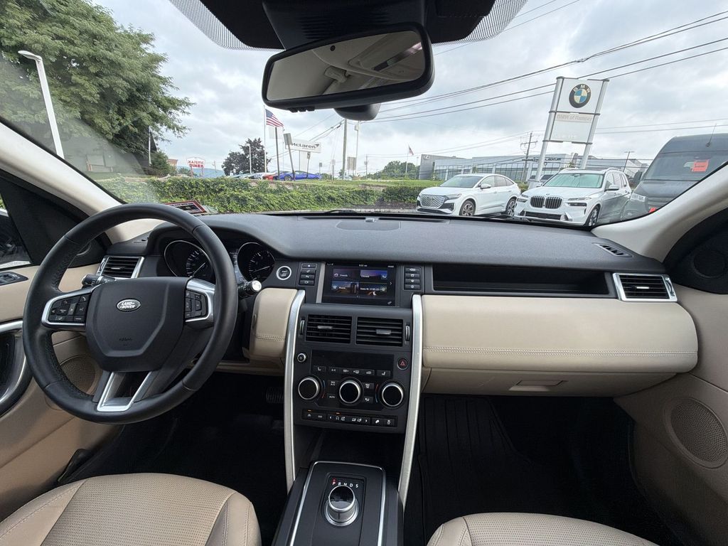 Thumbnail: 2016 Land Rover Discovery Sport - 2