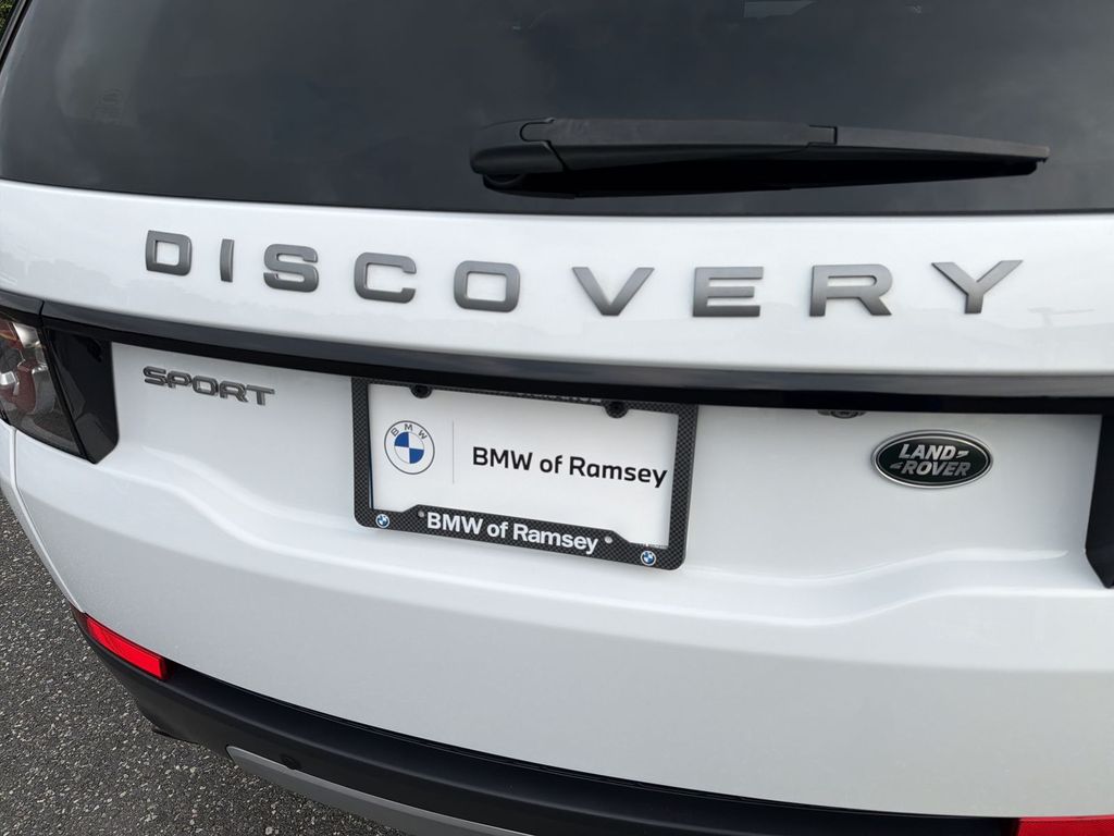 Thumbnail: 2016 Land Rover Discovery Sport - 7