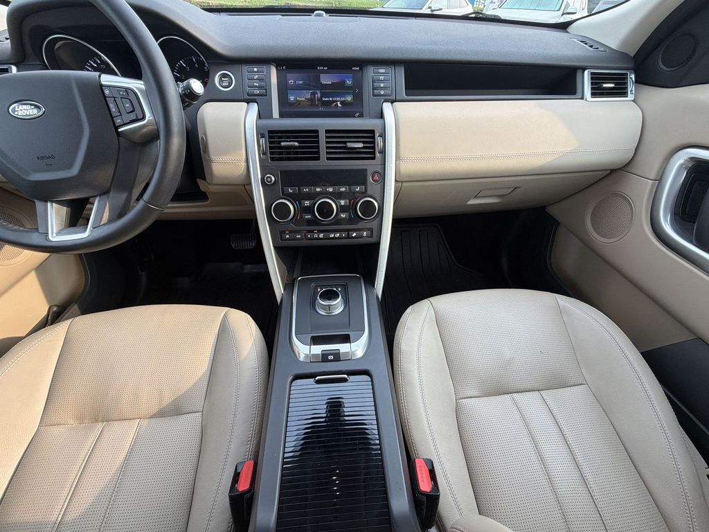 Thumbnail: 2016 Land Rover Discovery Sport - 14