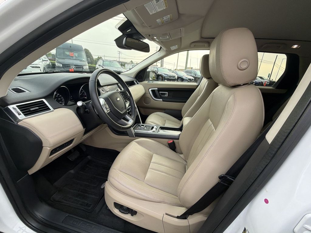 Thumbnail: 2016 Land Rover Discovery Sport - 11
