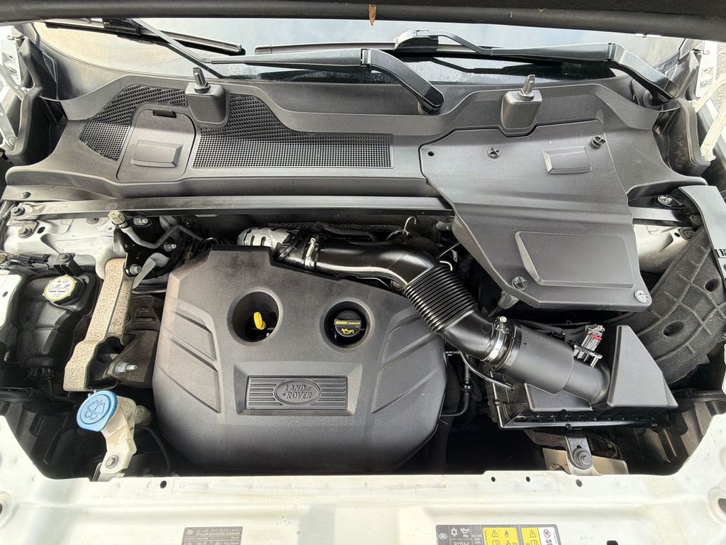 Thumbnail: 2016 Land Rover Discovery Sport - 9