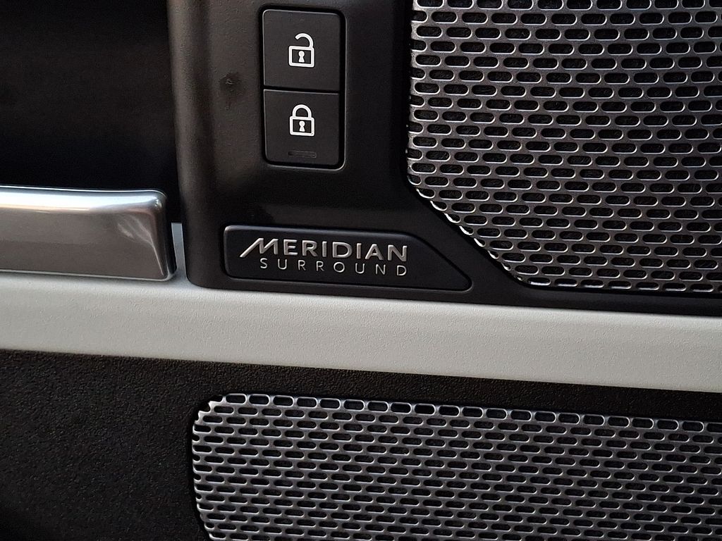 Thumbnail: 2022 Land Rover Defender - 26