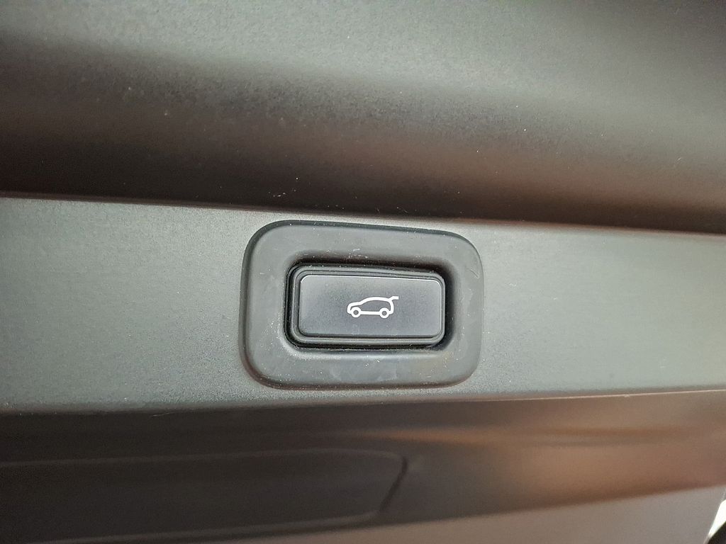 Thumbnail: 2023 Land Rover Range Rover - 29