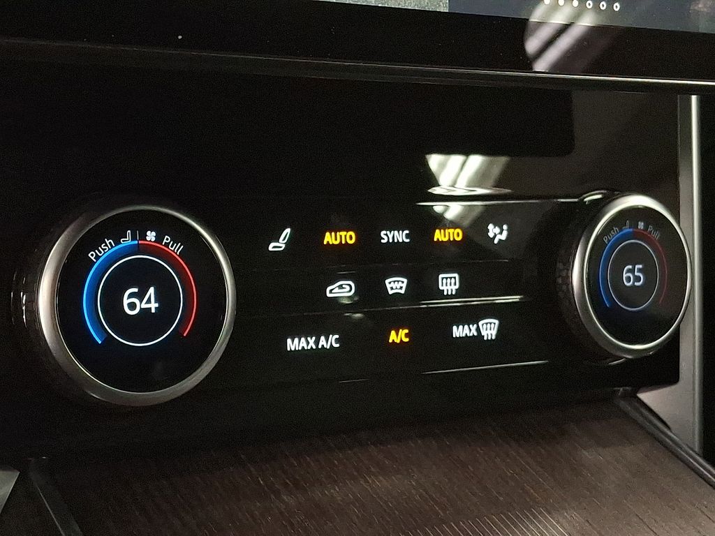 Thumbnail: 2023 Land Rover Range Rover - 21