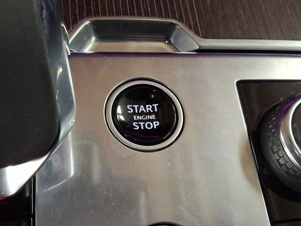 Thumbnail: 2023 Land Rover Range Rover - 25