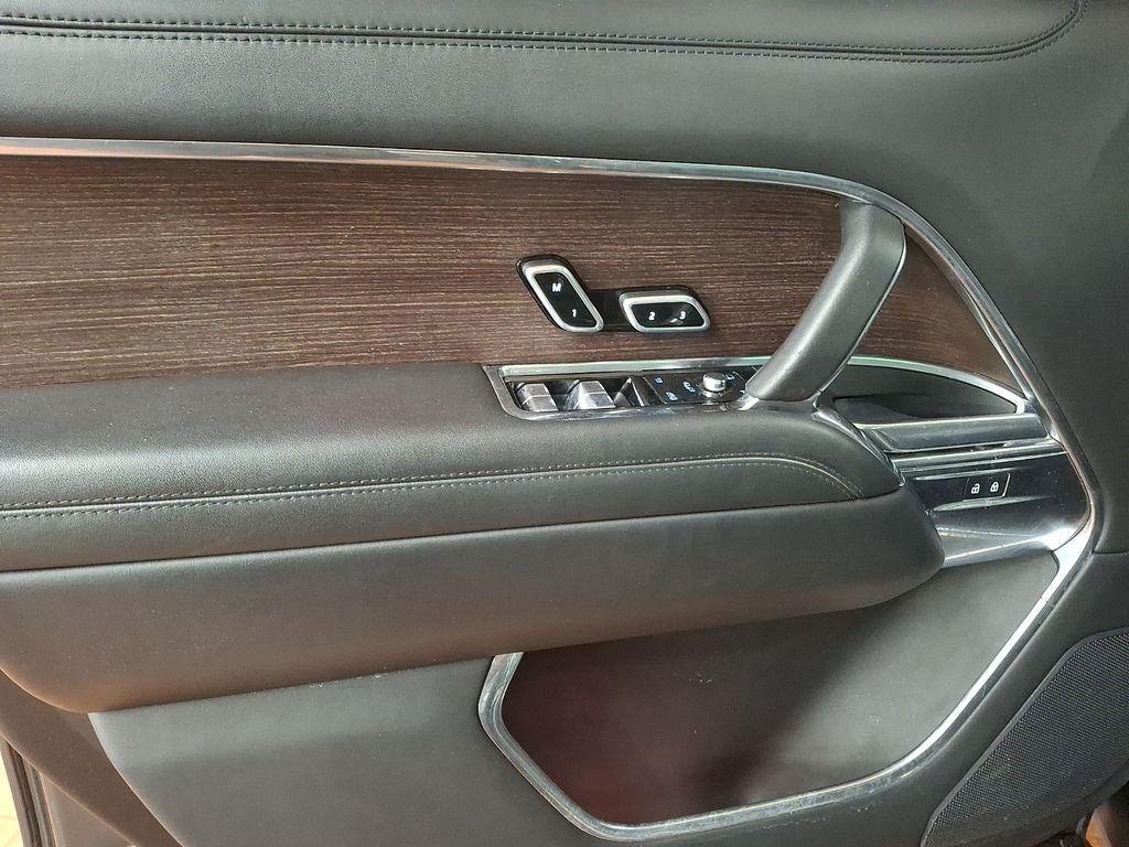 Thumbnail: 2023 Land Rover Range Rover - 18