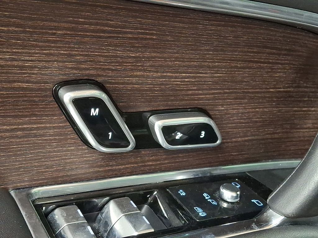 Thumbnail: 2023 Land Rover Range Rover - 27