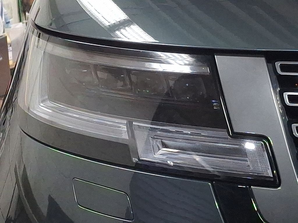 Thumbnail: 2023 Land Rover Range Rover - 17