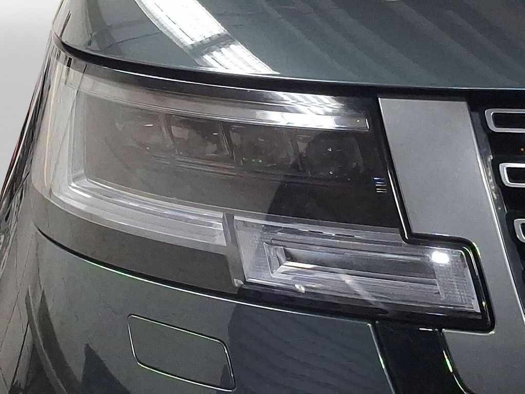 Thumbnail: 2023 Land Rover Range Rover - 13